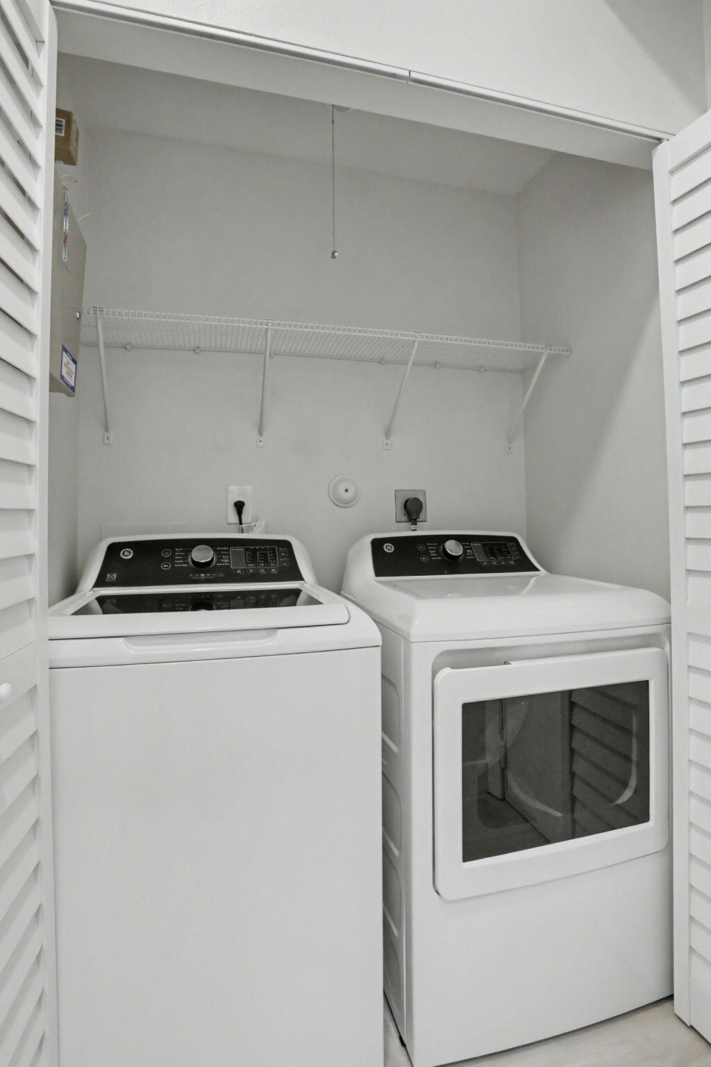 7832 Rockford Road Boynton Beach, FL 33472 - Photo 27 of 40 a utility room with dryer and washer