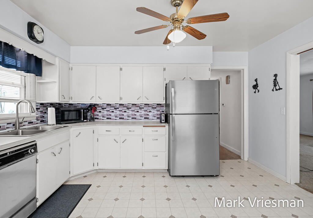 3125 Coolidge Road Muskegon, MI 49441 - Photo 15 of 46 3125CoolidgeRd-21LoRes