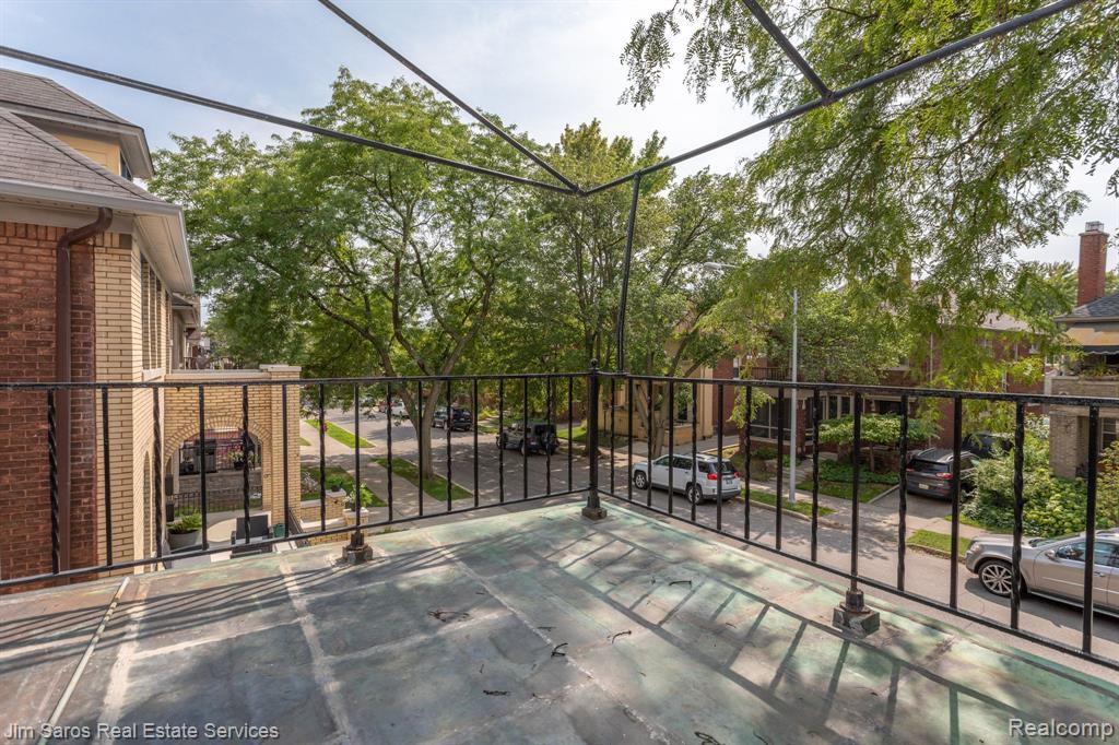 974 Nottingham Road Grosse Pointe Park, MI 48230 - Photo 3 of 18
