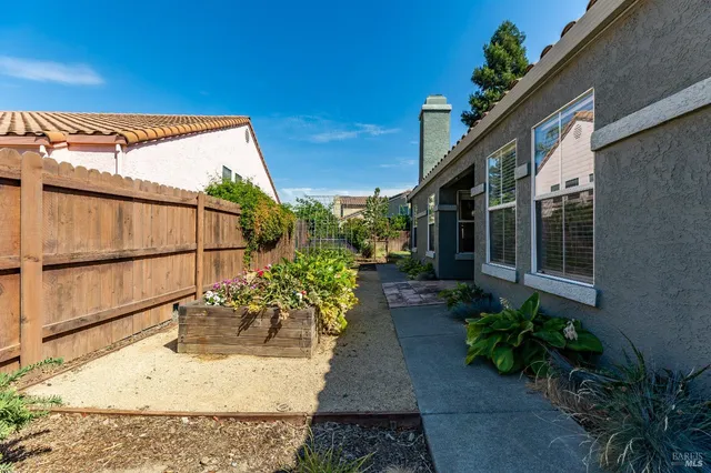 $699,999 | 755 Oak Hollow Avenue, Vacaville, CA 95687