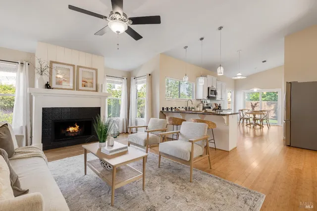 $699,999 | 755 Oak Hollow Avenue, Vacaville, CA 95687