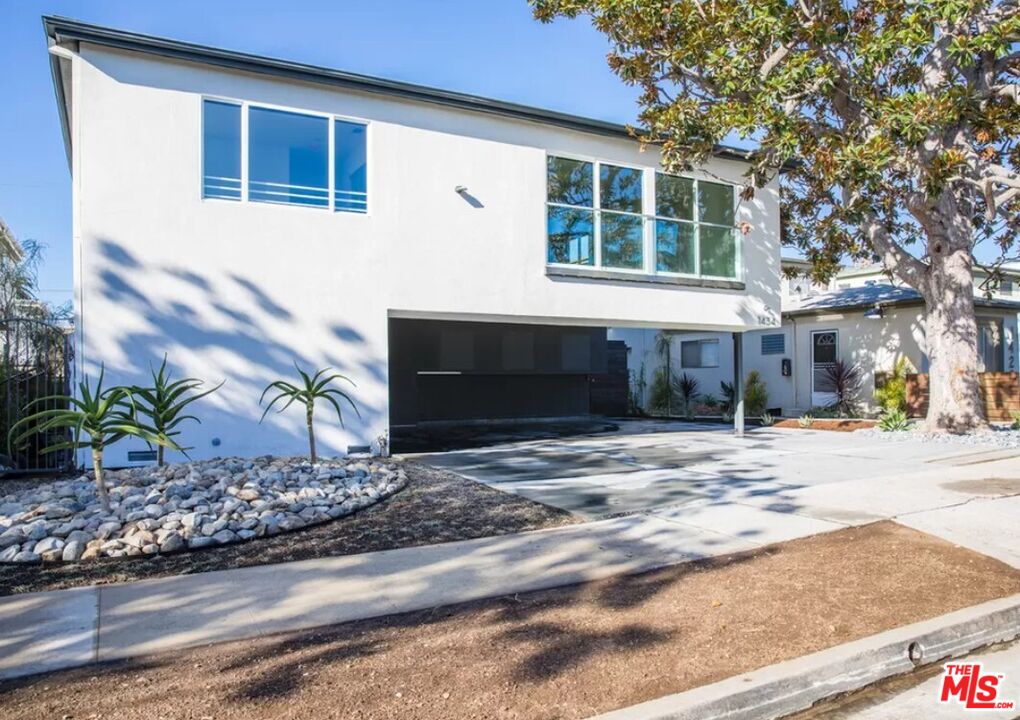 1434 10th Street, Unit 8 Santa Monica, CA 90401 - Photo 9 of 10 a front view of a house with a yard
