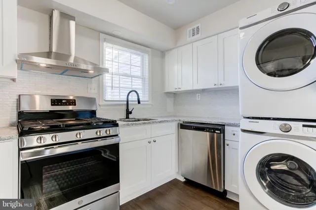 $2,950 | 187 Scott Drive, Manassas Park, VA 20111