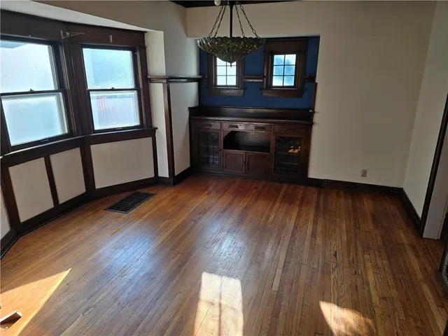 $300,000 | 2620 Charlotte Street, Kansas City, MO 64108