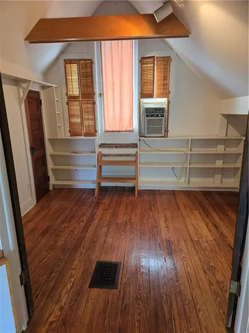 $300,000 | 2620 Charlotte Street, Kansas City, MO 64108