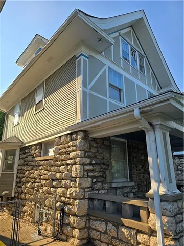 $300,000 | 2620 Charlotte Street, Kansas City, MO 64108