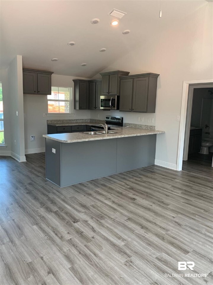 16113 Pylon Court Foley, AL 36535 - Photo 4 of 11 kitchen