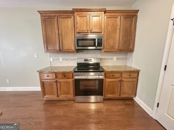 $379,900 | 130 Hamilton Lake Drive, LaGrange, GA 30241