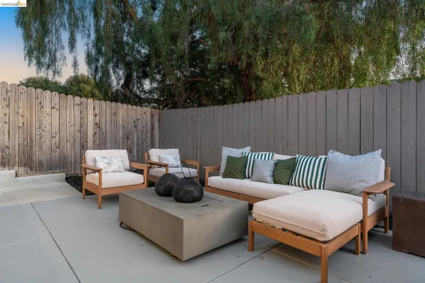 $1,098,000 | 8301 Ney Avenue, Oakland, CA 94605