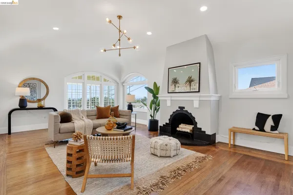$1,098,000 | 8301 Ney Avenue, Oakland, CA 94605