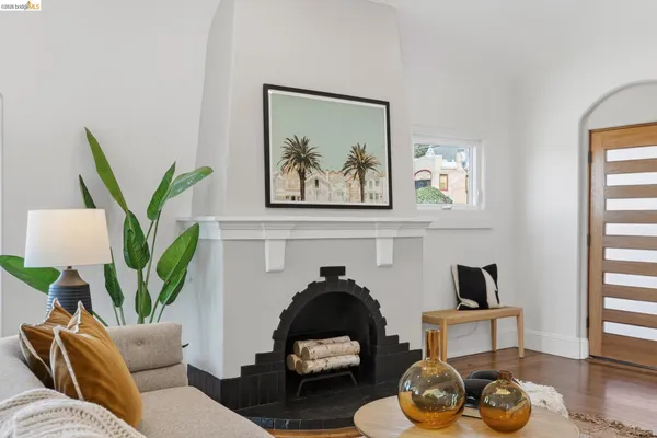 $1,098,000 | 8301 Ney Avenue, Oakland, CA 94605