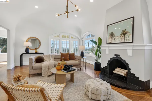 $1,098,000 | 8301 Ney Avenue, Oakland, CA 94605