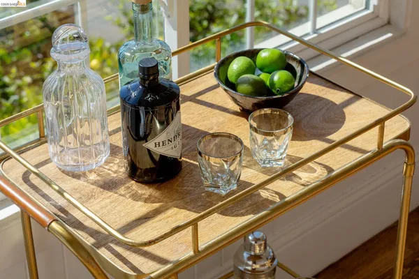 $1,098,000 | 8301 Ney Avenue, Oakland, CA 94605