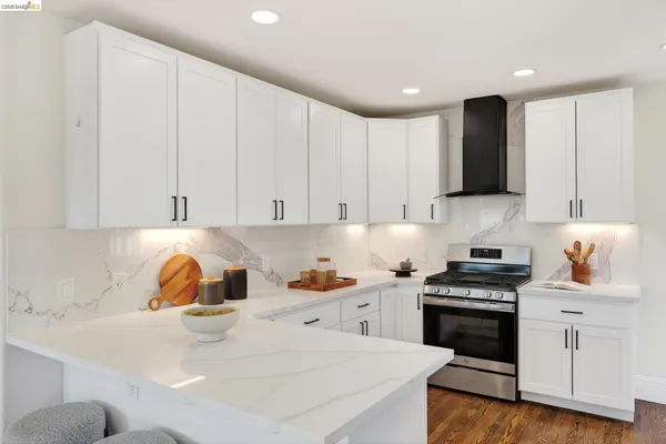 $1,098,000 | 8301 Ney Avenue, Oakland, CA 94605