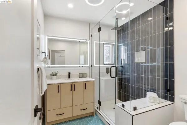 $1,098,000 | 8301 Ney Avenue, Oakland, CA 94605