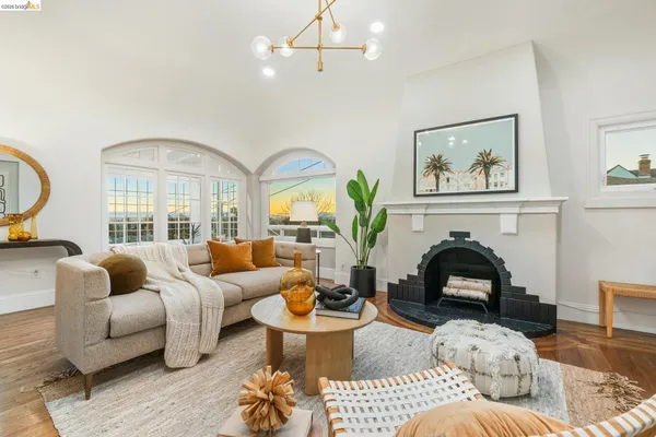 $1,098,000 | 8301 Ney Avenue, Oakland, CA 94605