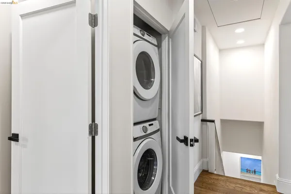 $1,098,000 | 8301 Ney Avenue, Oakland, CA 94605