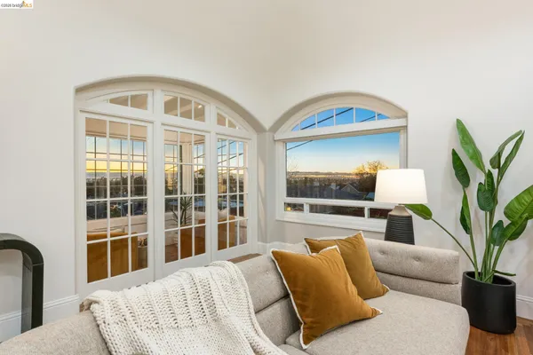 $1,098,000 | 8301 Ney Avenue, Oakland, CA 94605