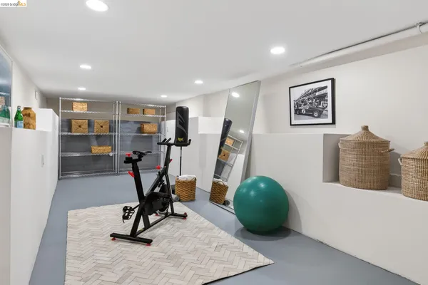 $1,098,000 | 8301 Ney Avenue, Oakland, CA 94605