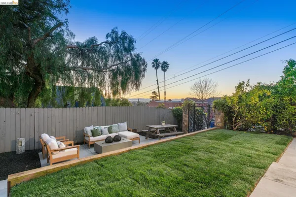 $1,098,000 | 8301 Ney Avenue, Oakland, CA 94605