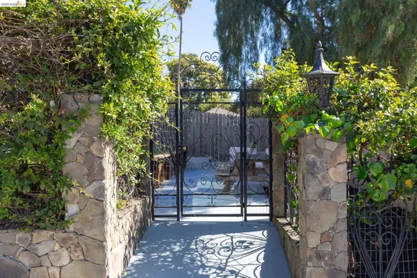 $1,098,000 | 8301 Ney Avenue, Oakland, CA 94605