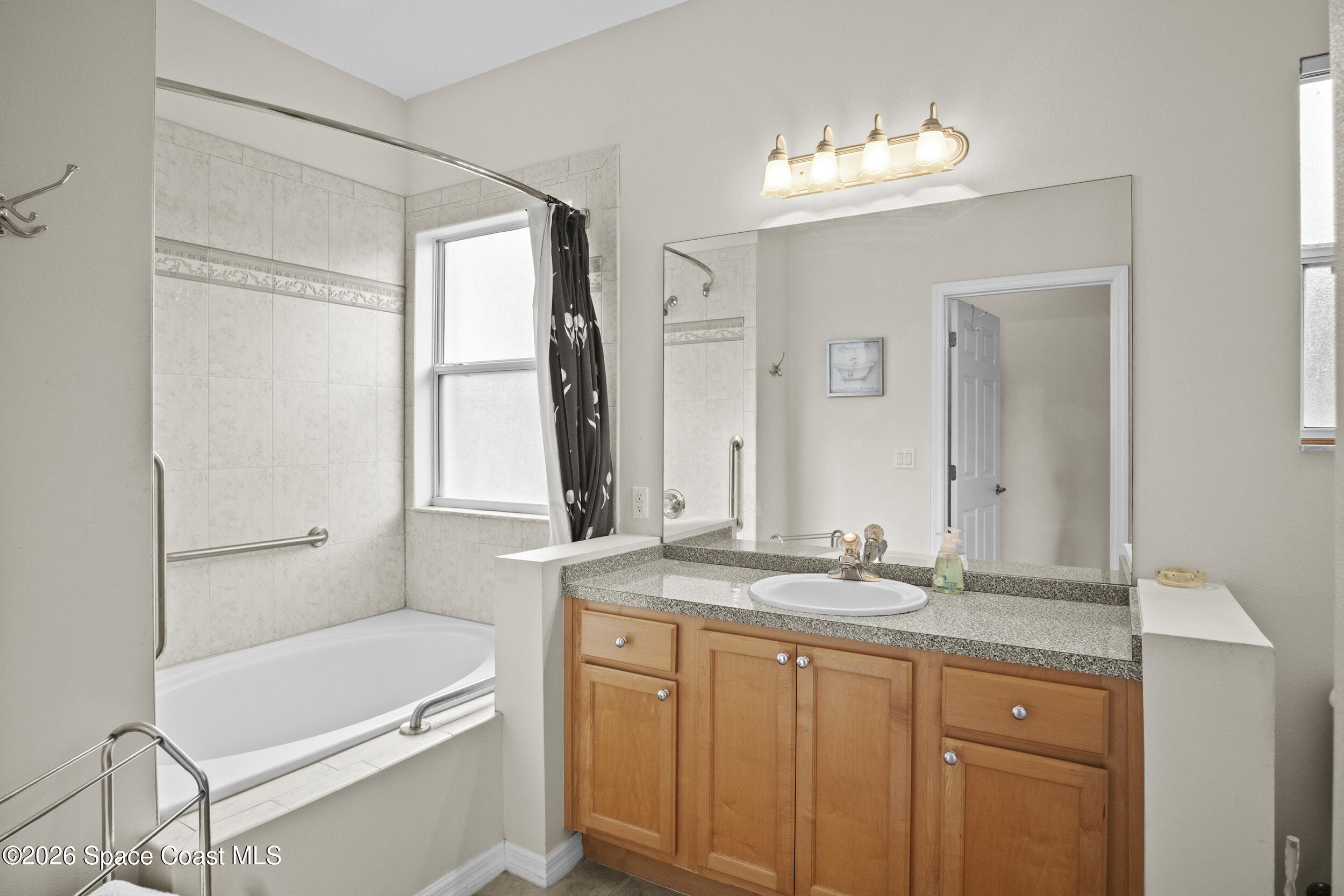 463 Avocado Road Northwest Palm Bay, FL 32907 - Photo 17 of 34 Bathroom 2