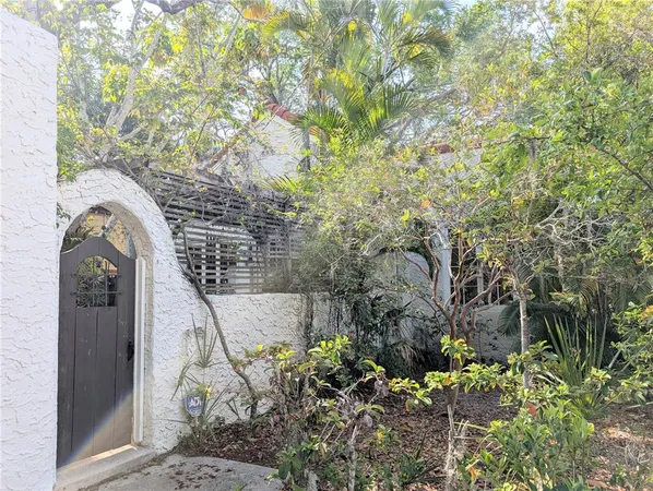 $2,800 | 1701 Siesta Drive, Sarasota, FL 34239