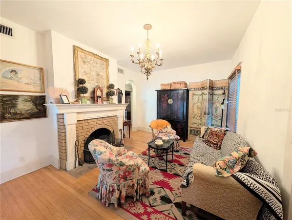 $2,800 | 1701 Siesta Drive, Sarasota, FL 34239