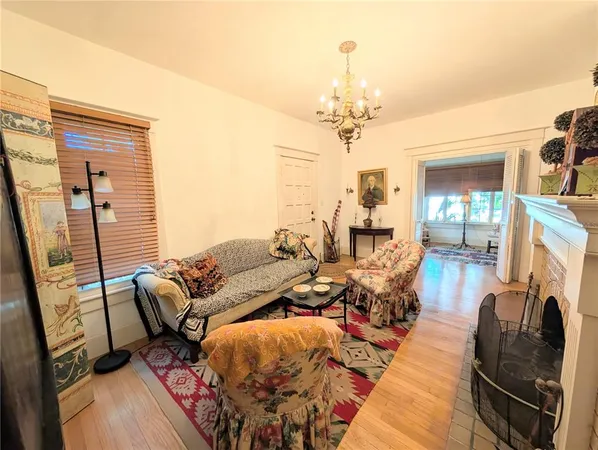 $2,800 | 1701 Siesta Drive, Sarasota, FL 34239