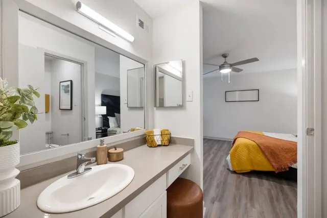 $957 | 2800 South Ashford Road, Unit 307, Houston, TX 77082