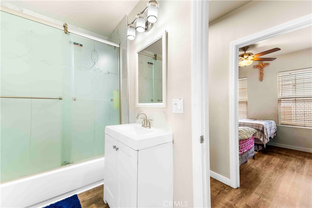 1301 West 132nd Street Compton, CA 90222 - Photo 13 of 17 Bathroom #1
(Digitally altered)