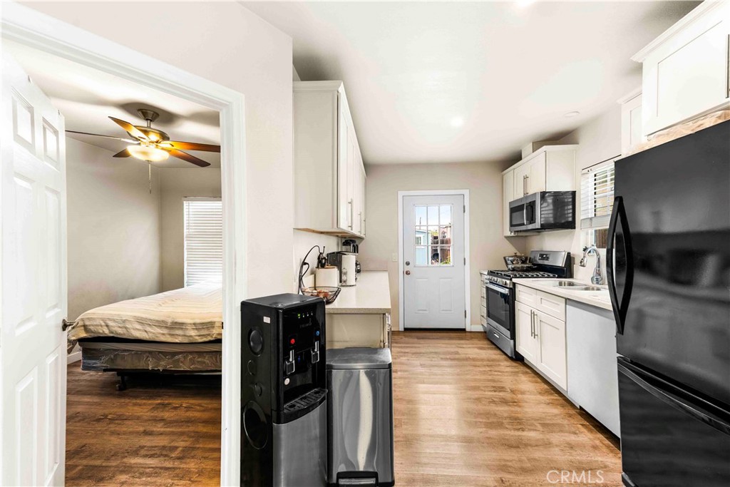 1301 West 132nd Street Compton, CA 90222 - Photo 7 of 17 Kitchen
(Digitally altered)