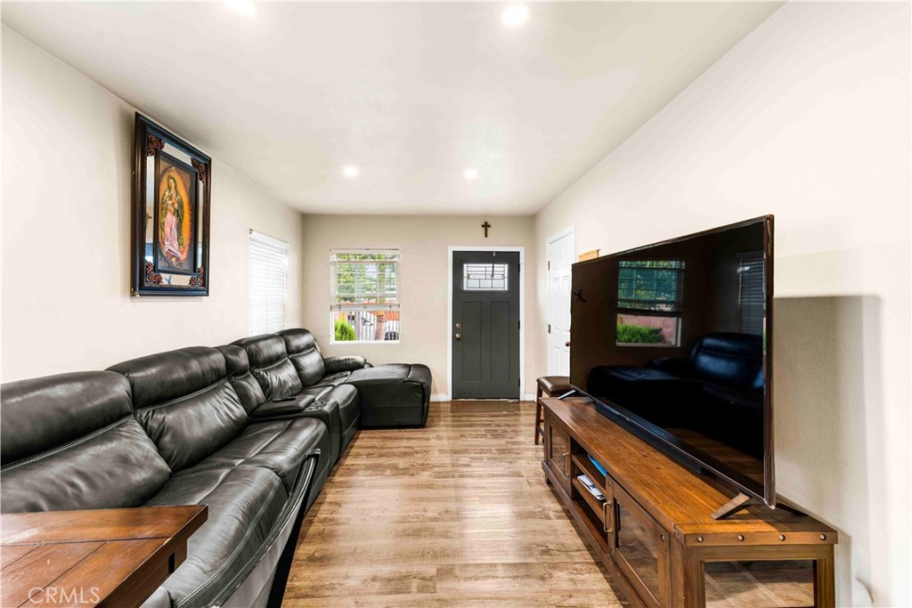 1301 West 132nd Street Compton, CA 90222 - Photo 8 of 17 Living Room
(Digitally altered)
