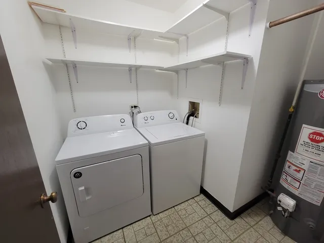 $2,000 | 830 Knottingham Drive, Unit 1A, Schaumburg, IL 60193
