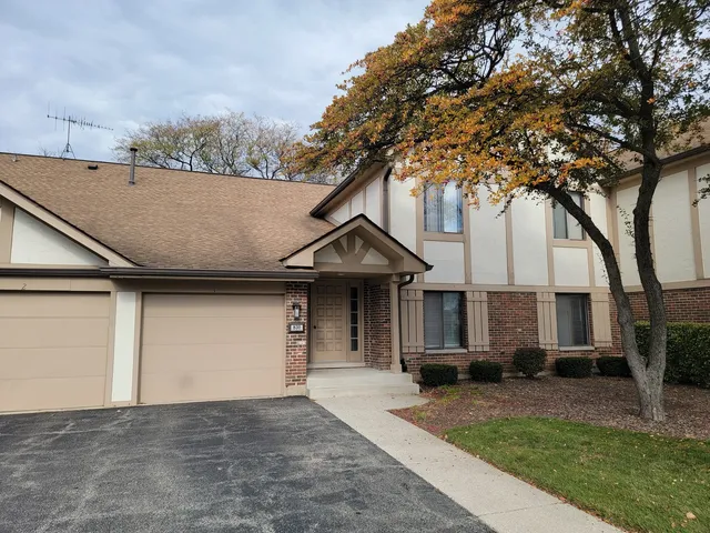 $2,000 | 830 Knottingham Drive, Unit 1A, Schaumburg, IL 60193