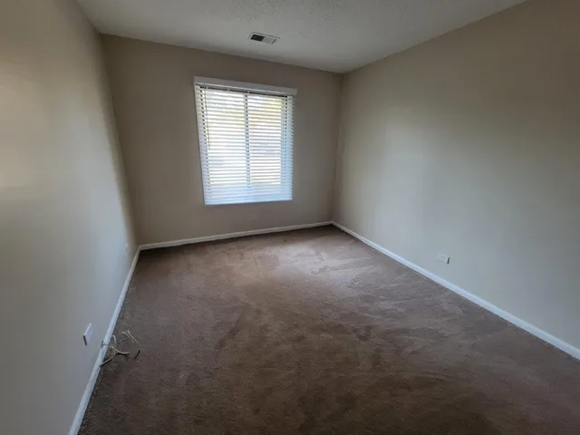 $2,000 | 830 Knottingham Drive, Unit 1A, Schaumburg, IL 60193