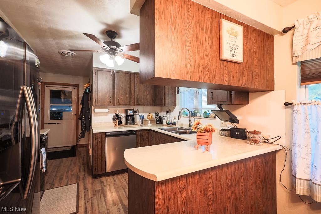 827 Bakers Addition Road Hopedale, OH 43976 - Photo 13 of 34 Kitchen with sink, dark hardwood flooring, ceiling fan, appliances with stainless steel finishes, and kitchen peninsula