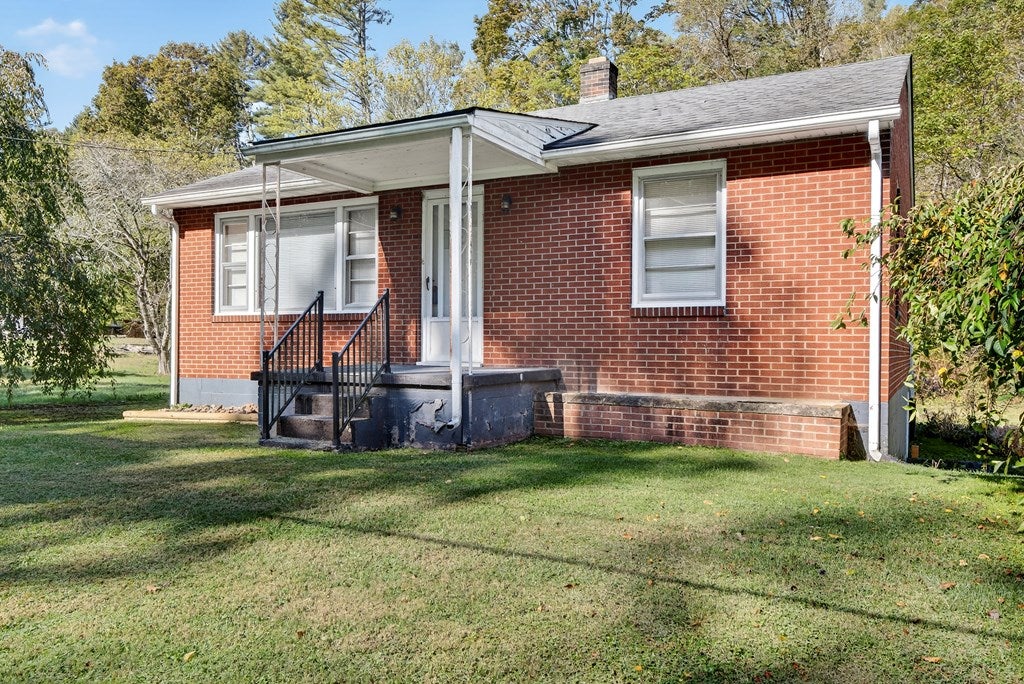 239 Currin Valley Road Marion, VA 24354 - Photo 2 of 23 Gallery Image 2
