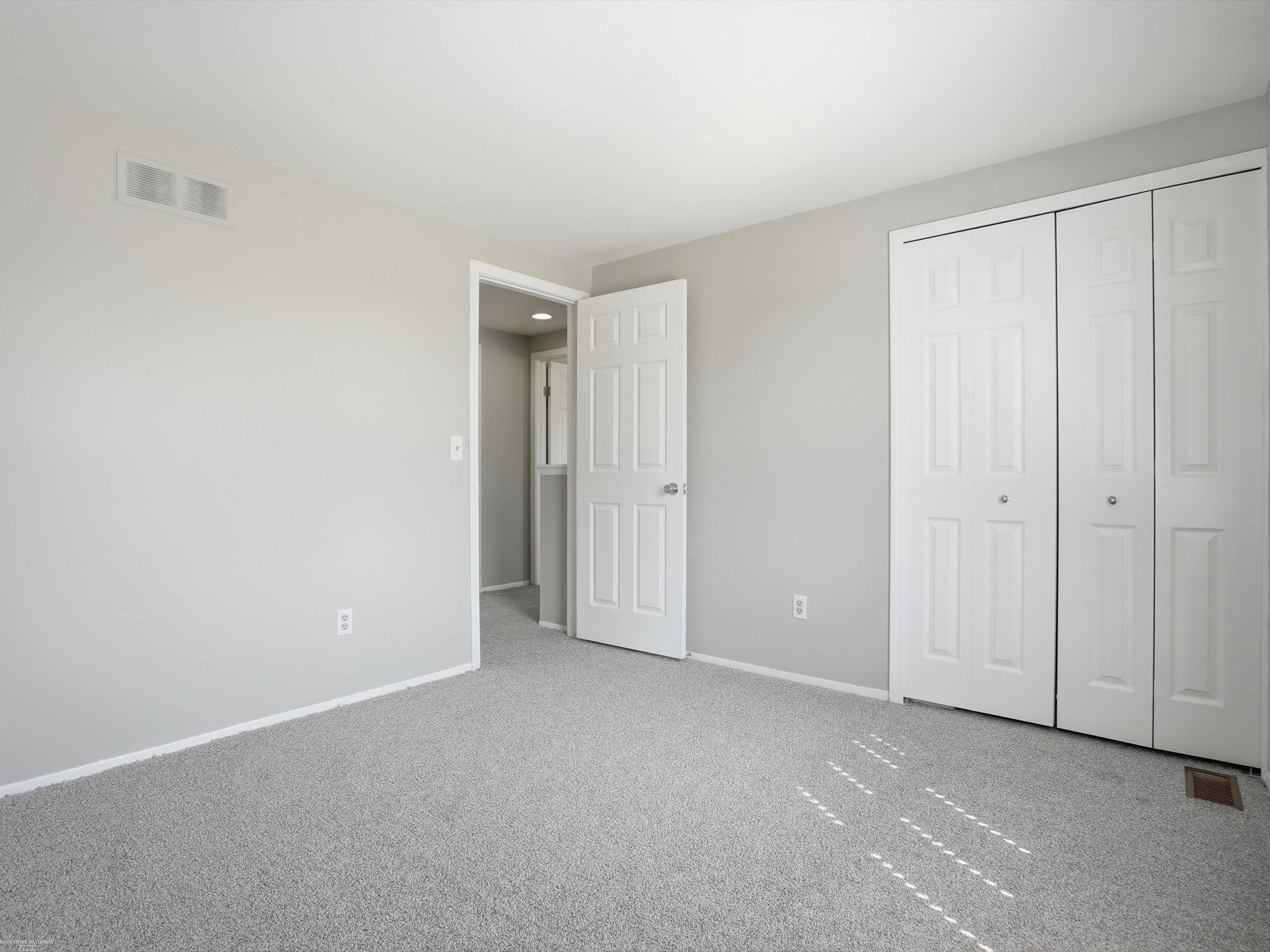 1405 Shaker Street Troy, MI 48083 - Photo 32 of 51 50205374-35a171b8-430d-489d-a445-befcce0db5a9.JPG