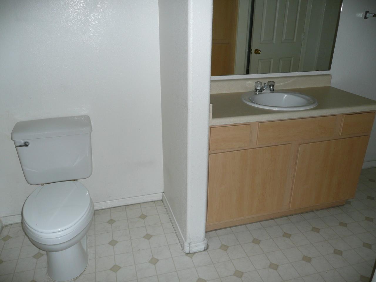 6515 West McDowell Road, Unit 2074 Phoenix, AZ 85035 - Photo 11 of 14 Lavatory and vanity