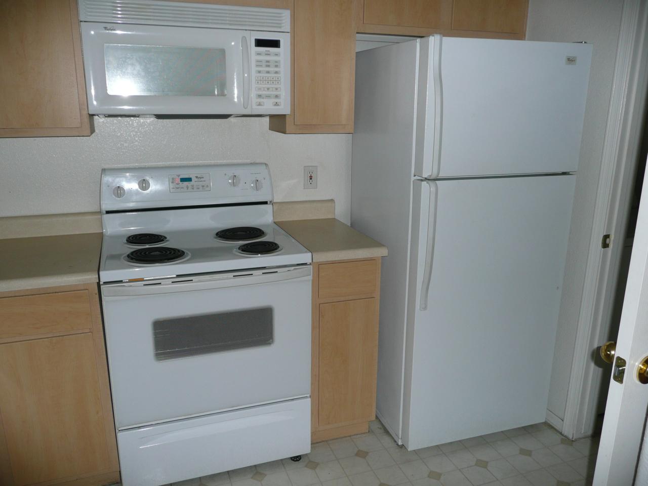6515 West McDowell Road, Unit 2074 Phoenix, AZ 85035 - Photo 2 of 14 Stove mwave and fridge