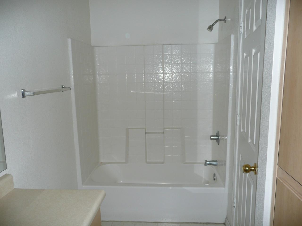 6515 West McDowell Road, Unit 2074 Phoenix, AZ 85035 - Photo 9 of 14 Full bath
