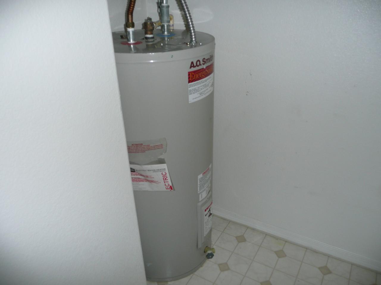 6515 West McDowell Road, Unit 2074 Phoenix, AZ 85035 - Photo 10 of 14 Hot water heater