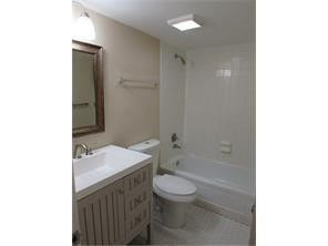 140 Northwest 70th Street, Unit 1020 Boca Raton, FL 33487 - Photo 6 of 12 Guest Bathroom