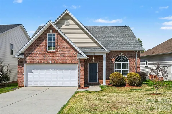 $300,000 | 255 19th Avenue Southeast, Hickory, NC 28602