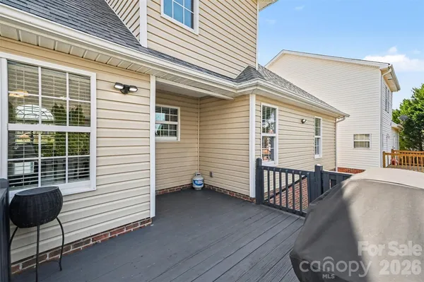 $300,000 | 255 19th Avenue Southeast, Hickory, NC 28602