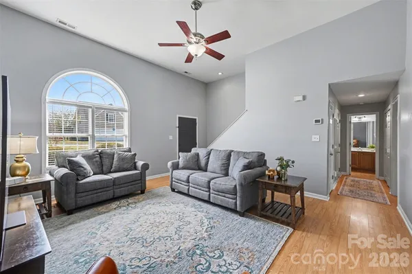$300,000 | 255 19th Avenue Southeast, Hickory, NC 28602