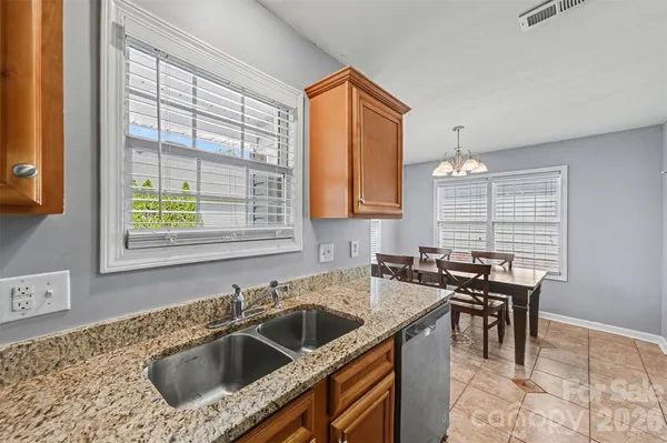 $300,000 | 255 19th Avenue Southeast, Hickory, NC 28602