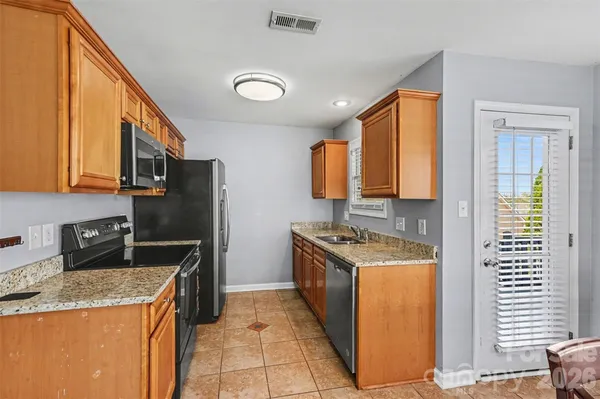 $300,000 | 255 19th Avenue Southeast, Hickory, NC 28602