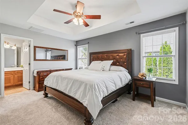 $300,000 | 255 19th Avenue Southeast, Hickory, NC 28602